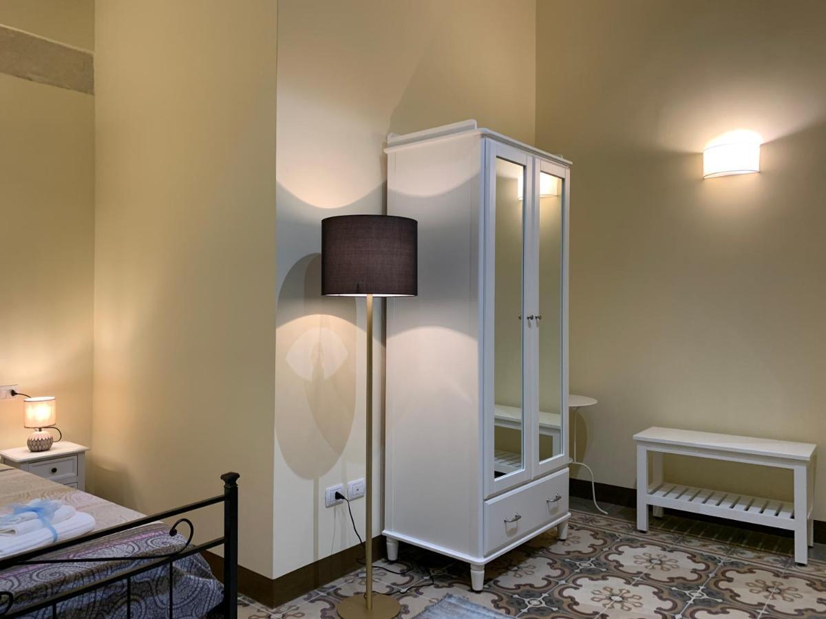 לינה וארוחת בוקר גלאטינה Piazza Fontana Luxury מראה חיצוני תמונה
