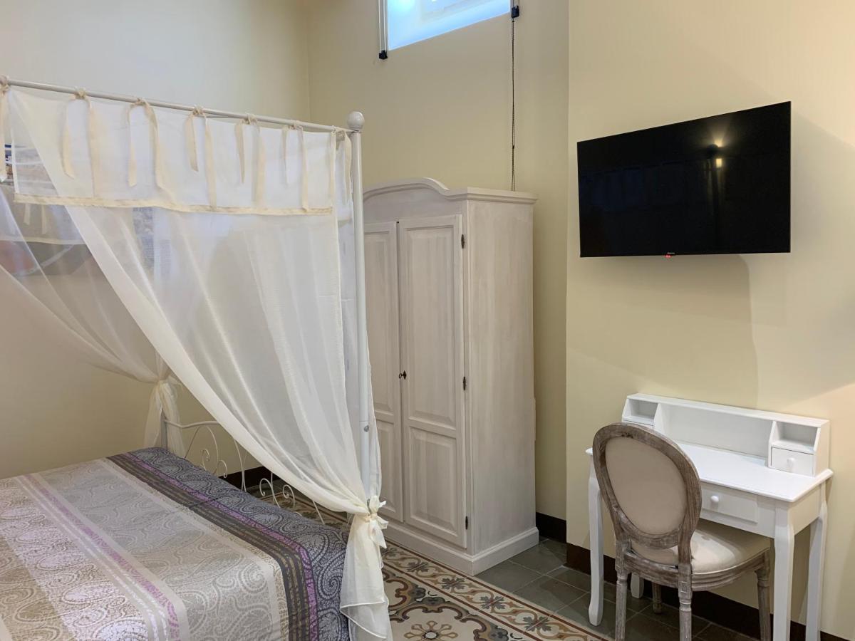 לינה וארוחת בוקר גלאטינה Piazza Fontana Luxury מראה חיצוני תמונה