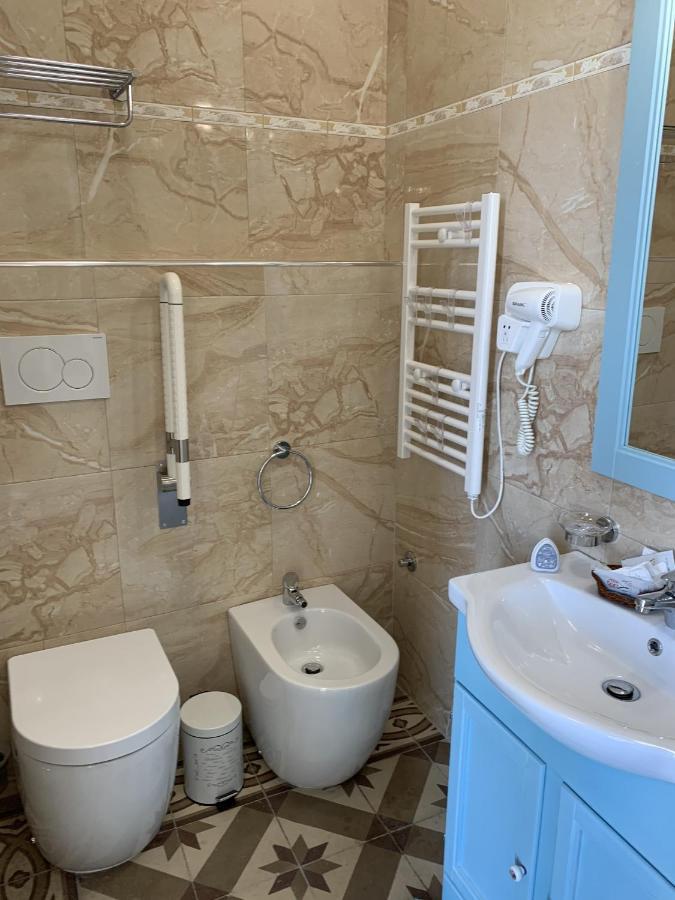 לינה וארוחת בוקר גלאטינה Piazza Fontana Luxury מראה חיצוני תמונה