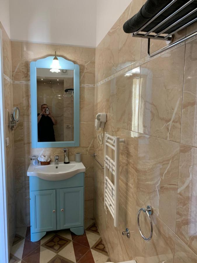 לינה וארוחת בוקר גלאטינה Piazza Fontana Luxury מראה חיצוני תמונה