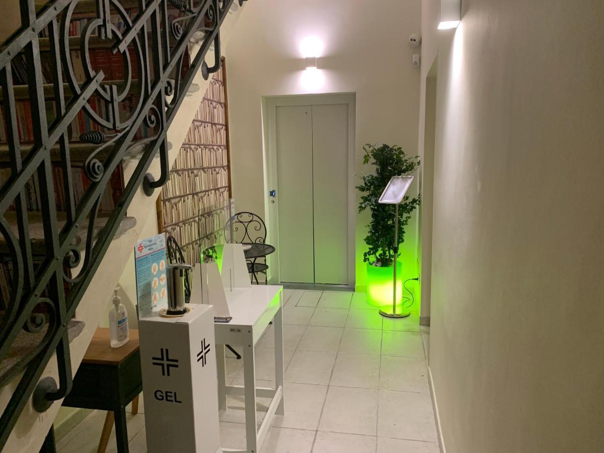 לינה וארוחת בוקר גלאטינה Piazza Fontana Luxury מראה חיצוני תמונה