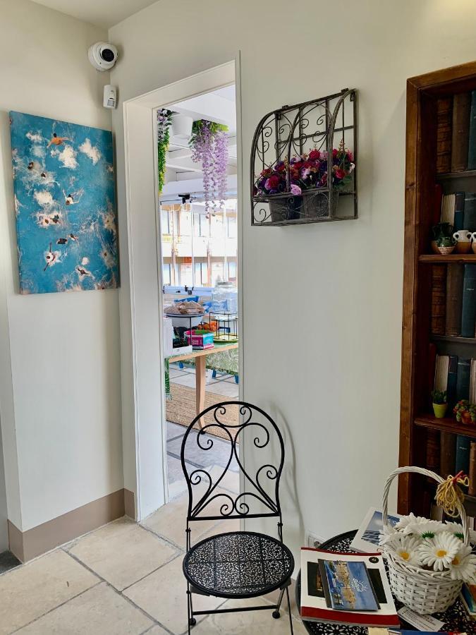 לינה וארוחת בוקר גלאטינה Piazza Fontana Luxury מראה חיצוני תמונה