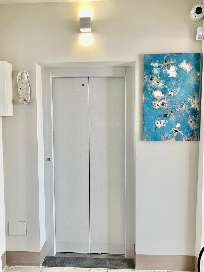 לינה וארוחת בוקר גלאטינה Piazza Fontana Luxury מראה חיצוני תמונה